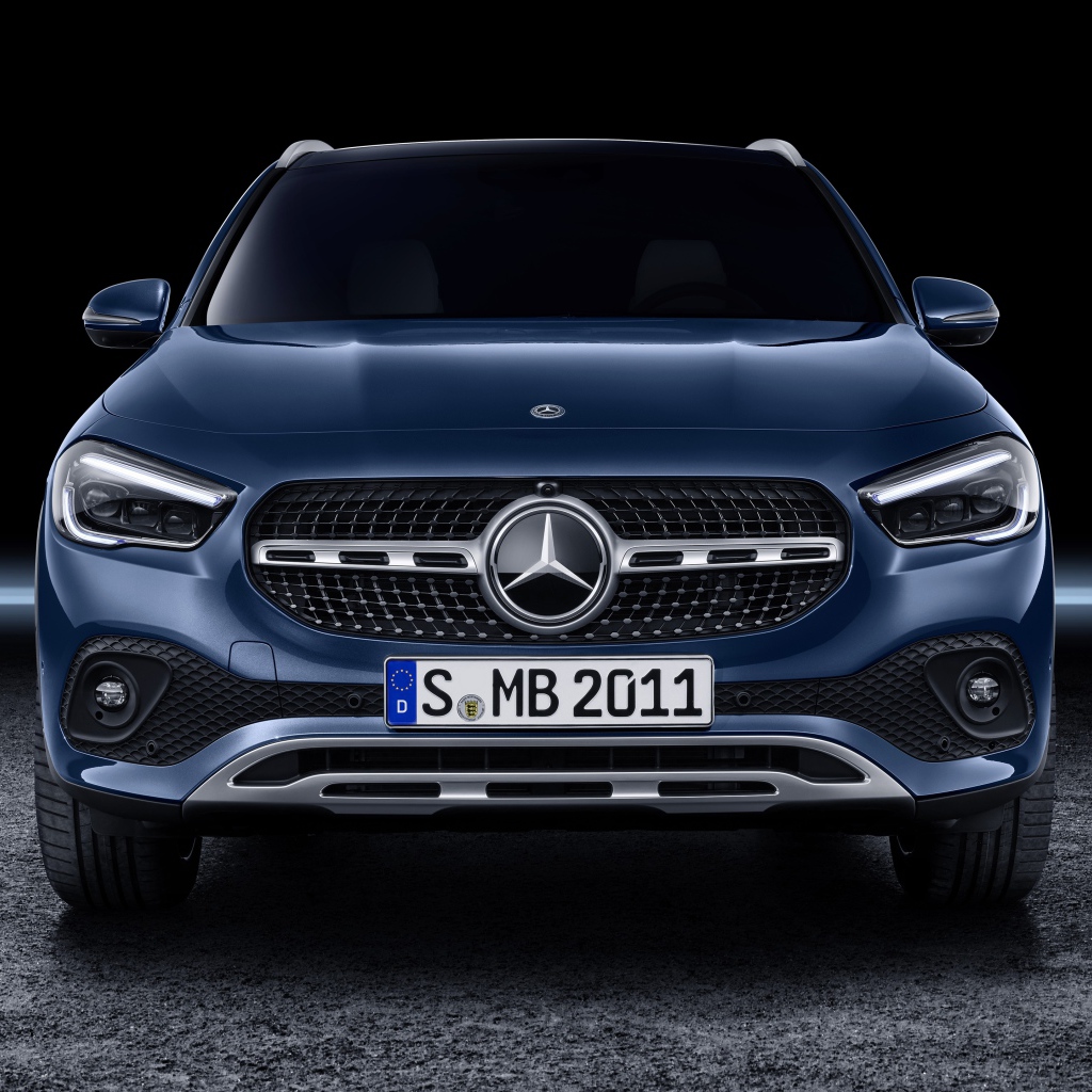 Автомобиль Mercedes-Benz GLA 250 4MATIC Progressive Line Edition 1 2020 года вид спереди