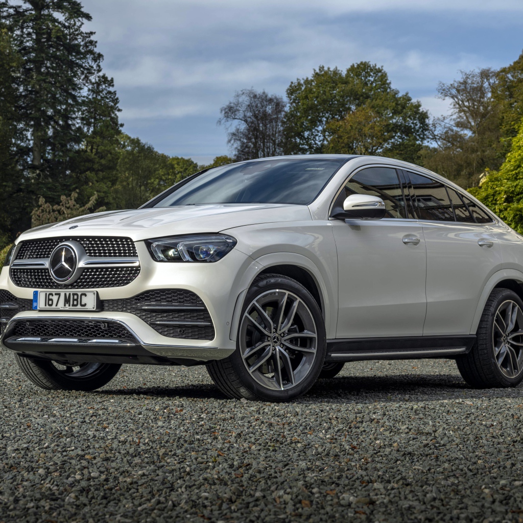 Автомобиль Mercedes-Benz GLE 400 D 4MATIC AMG Line Coupé 2020 года у дома