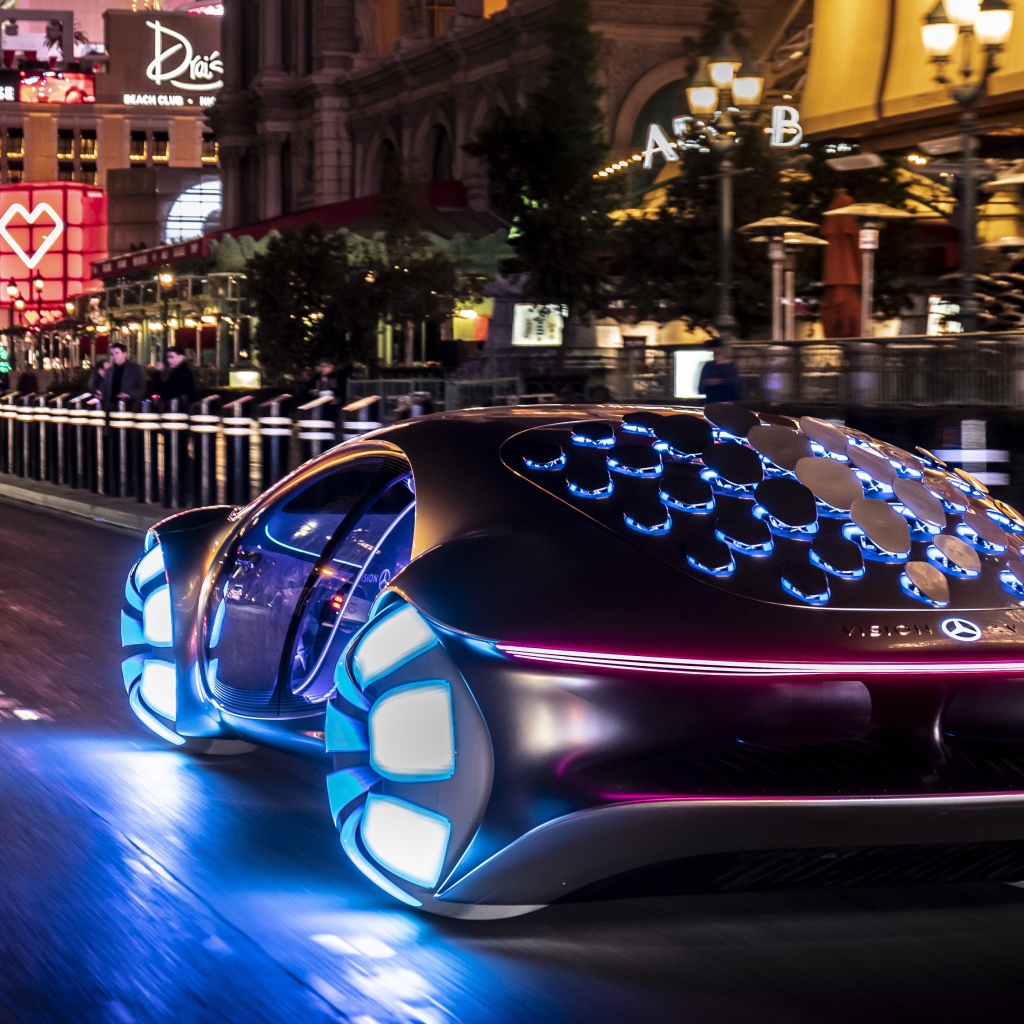 Автомобиль  Mercedes-Benz VISION AVTR, 2020 года с неоновой подсветкой на улице 