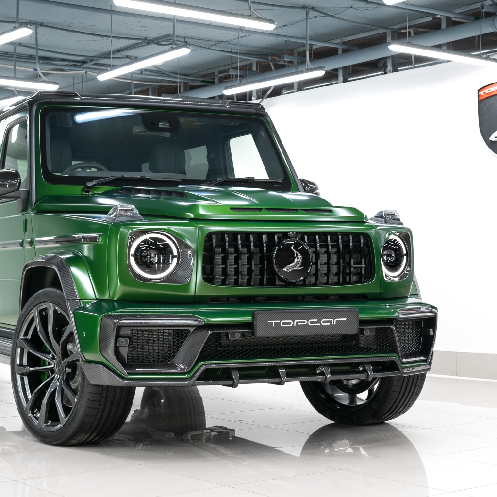 Зеленый внедорожник Mercedes-Benz G-Klasse Green Inferno 2020 года в гараже