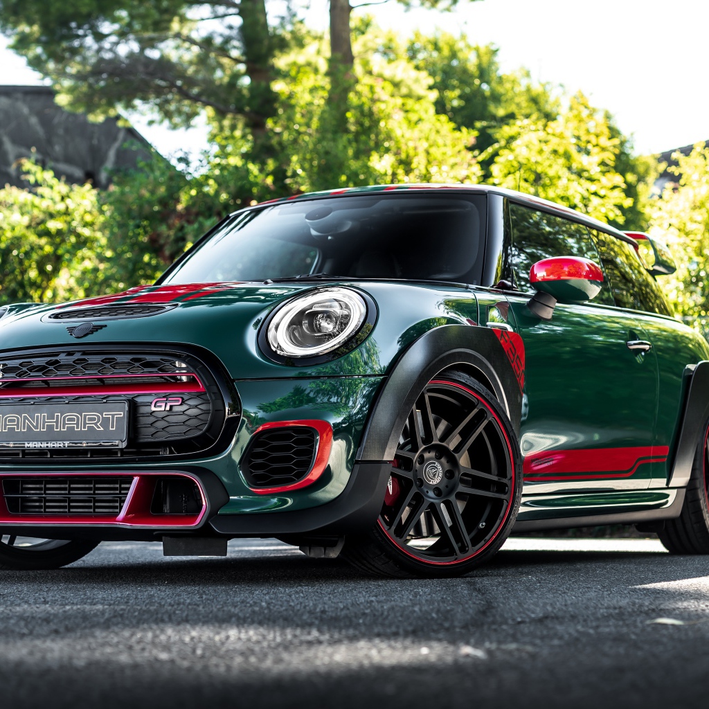 Зеленый автомобиль Manhart MINI GP F350 2020 года 