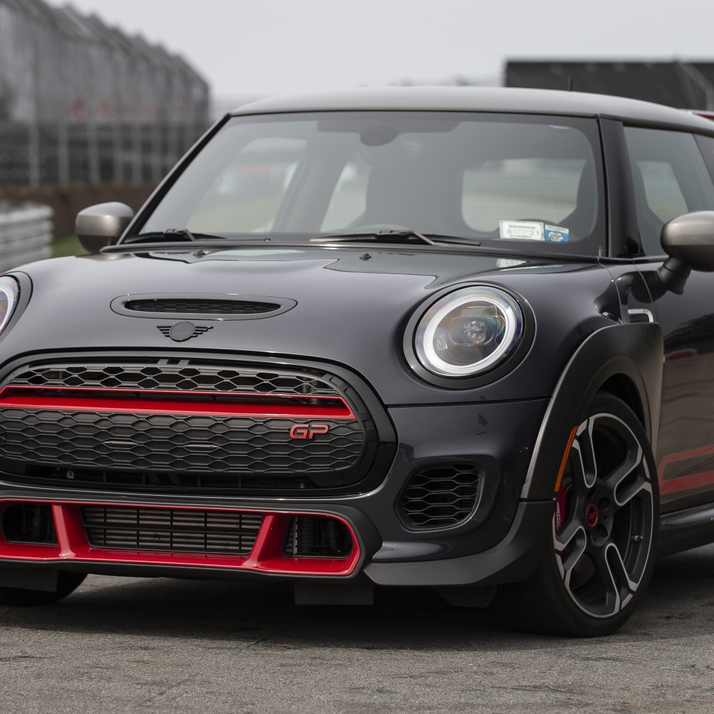Черный автомобиль  MINI John Cooper Works GP, 2021 года 