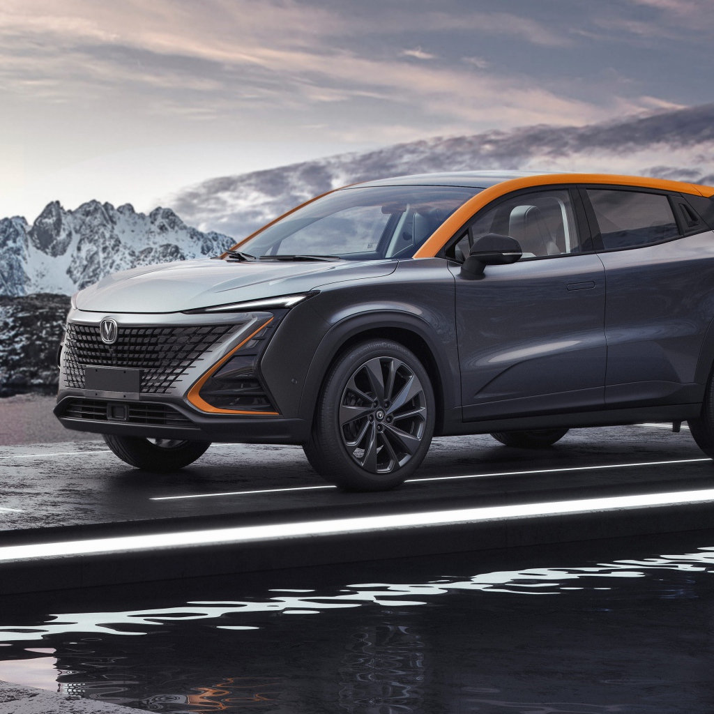 Внедорожник Changan UNI-T 2020 года у воды 