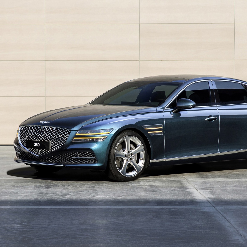 Автомобиль Genesis G80 AWD 2020 года у стены