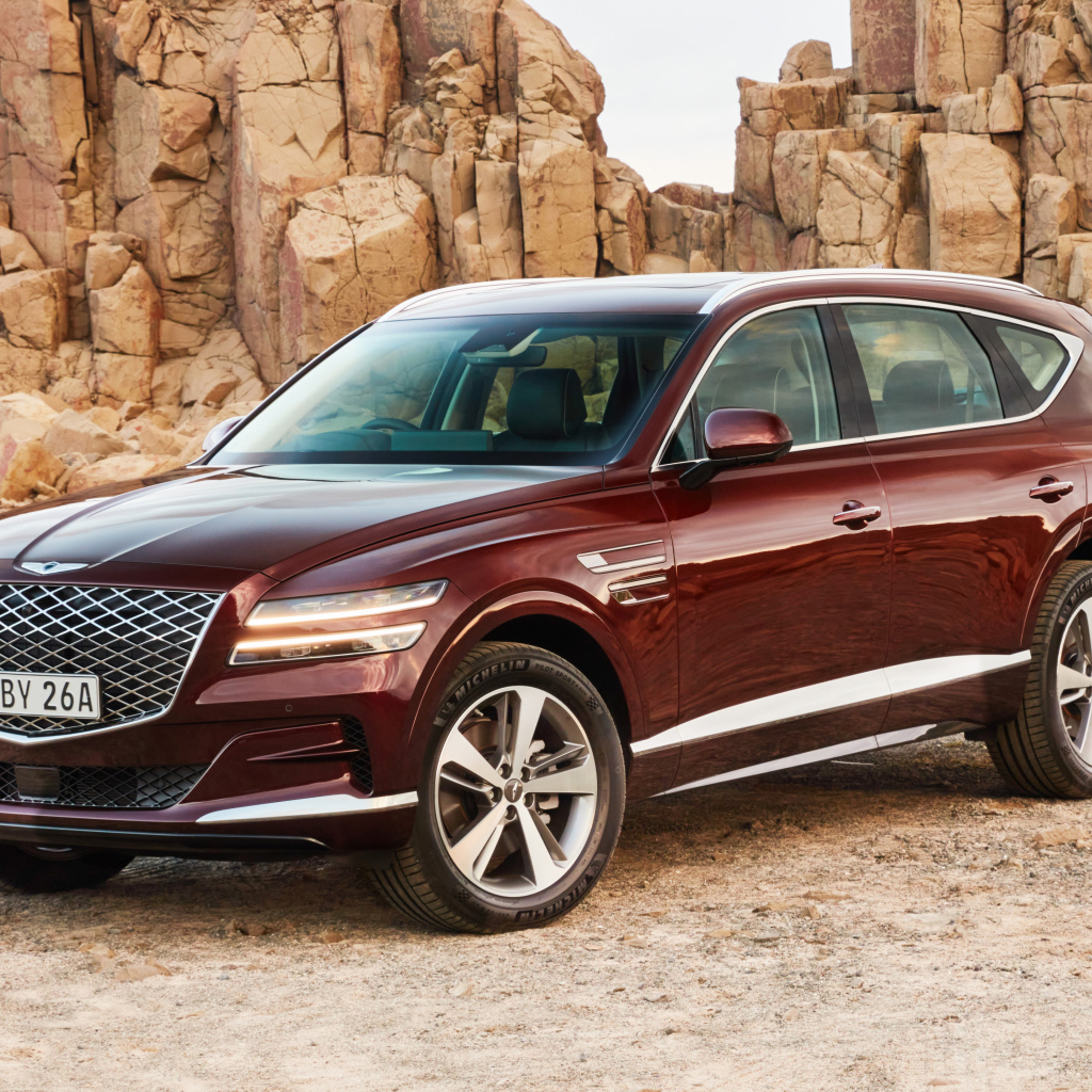 Автомобиль Genesis GV80 2.5T 2020 года в горах