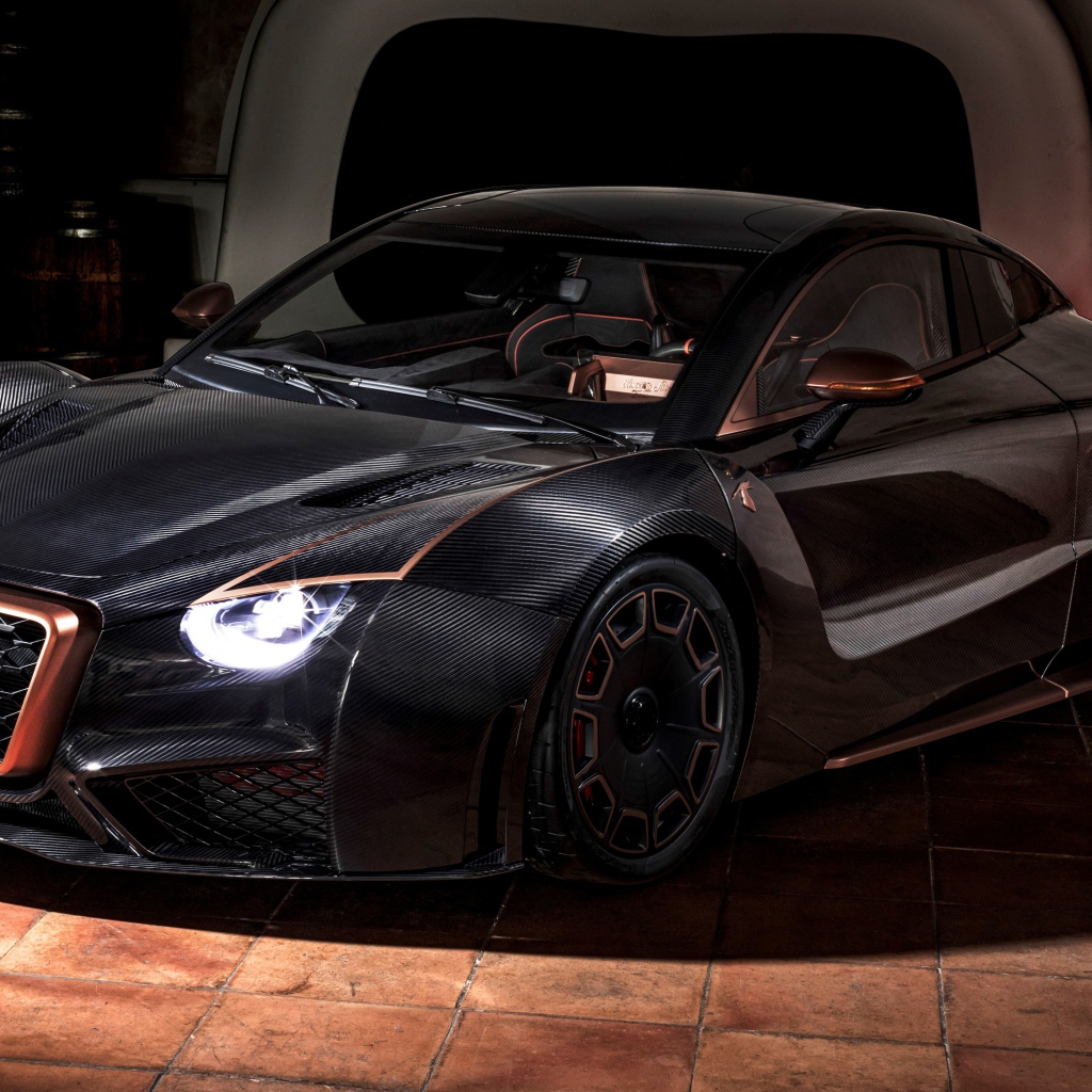 Черный автомобиль Hispano-Suiza Carmen Boulogne 2020 года на выставке