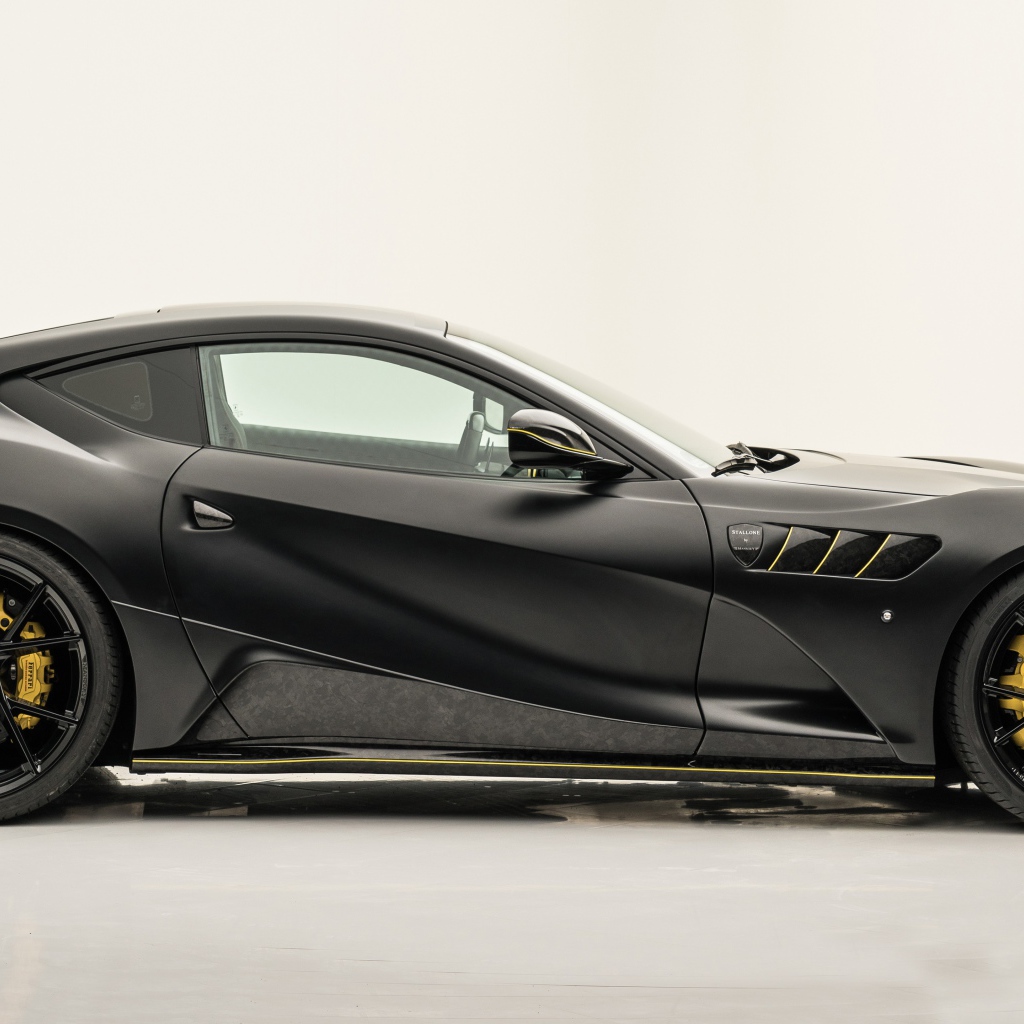 Черный автомобиль Mansory Stallone вид сбоку 