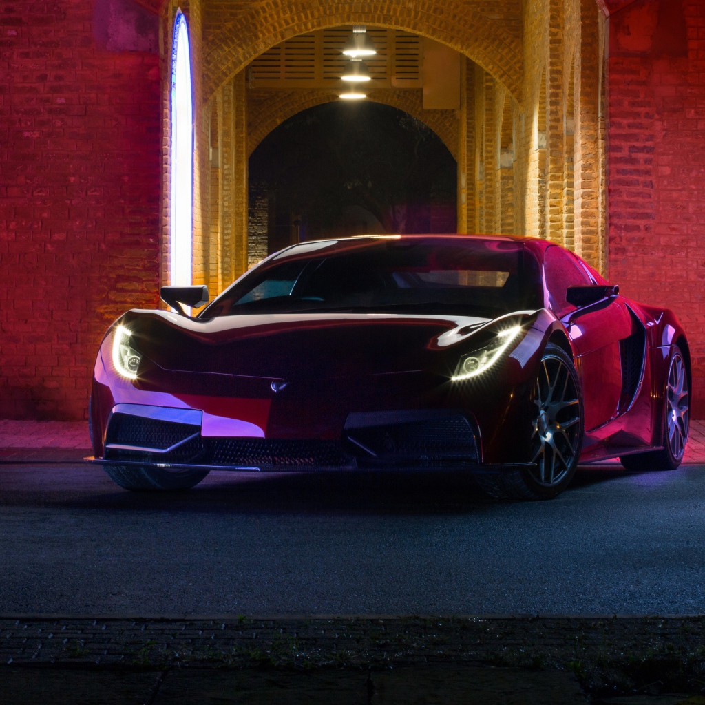 Красный автомобиль Vega EVX 2020 года у дома