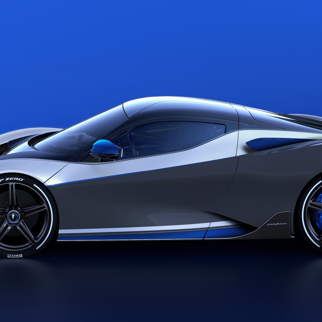 Серебристый автомобиль Pininfarina Battista Anniversario 2020 года