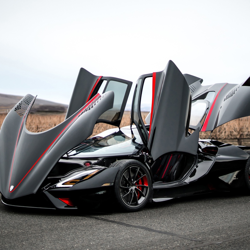 Спортивный  SSC Tuatara, 2020 года с открытыми дверями