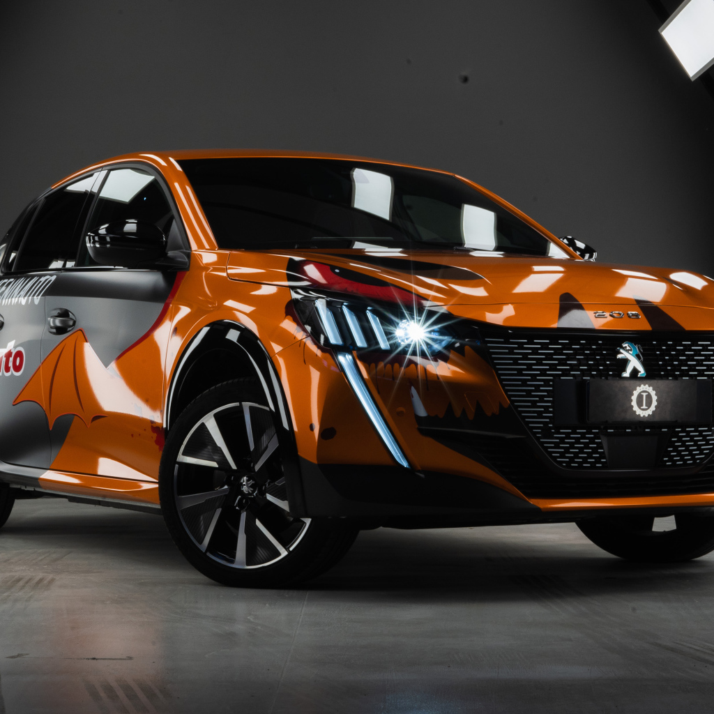 Автомобиль Peugeot E-208 GT, 2020 года