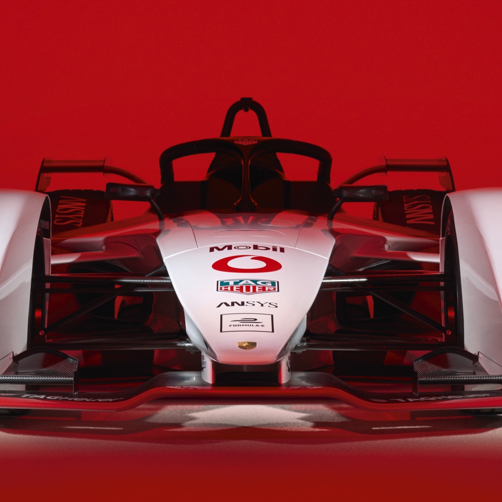 Гоночный автомобиль Porsche 99X Electric 2019 года вид спереди