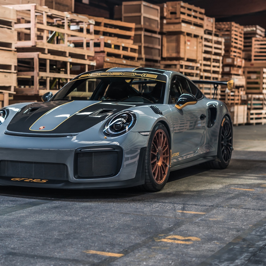 Автомобиль  Porsche 911 GT2 RS 2020 года на складе 