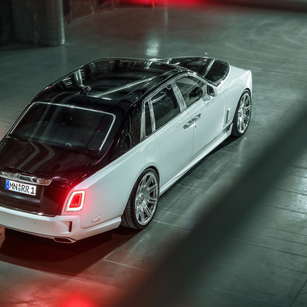 Дорогой автомобиль  Rolls-Royce Phantom 2019  года