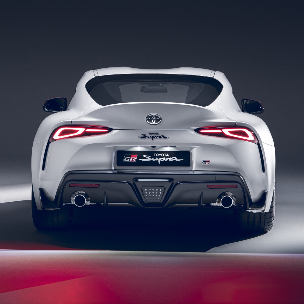 Автомобиль Toyota GR Supra 2L 2020 года вид сзади