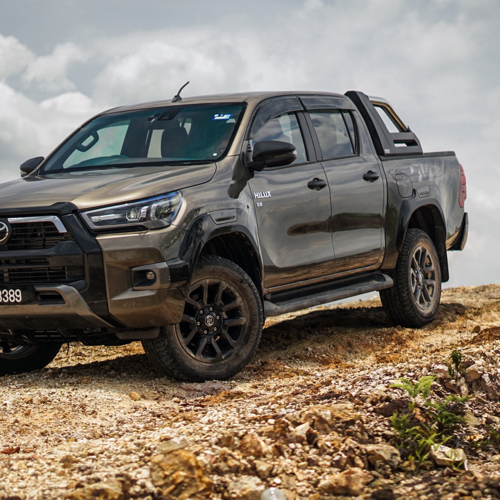 Внедорожник Toyota Hilux Rogue Double Cab 2020 года 