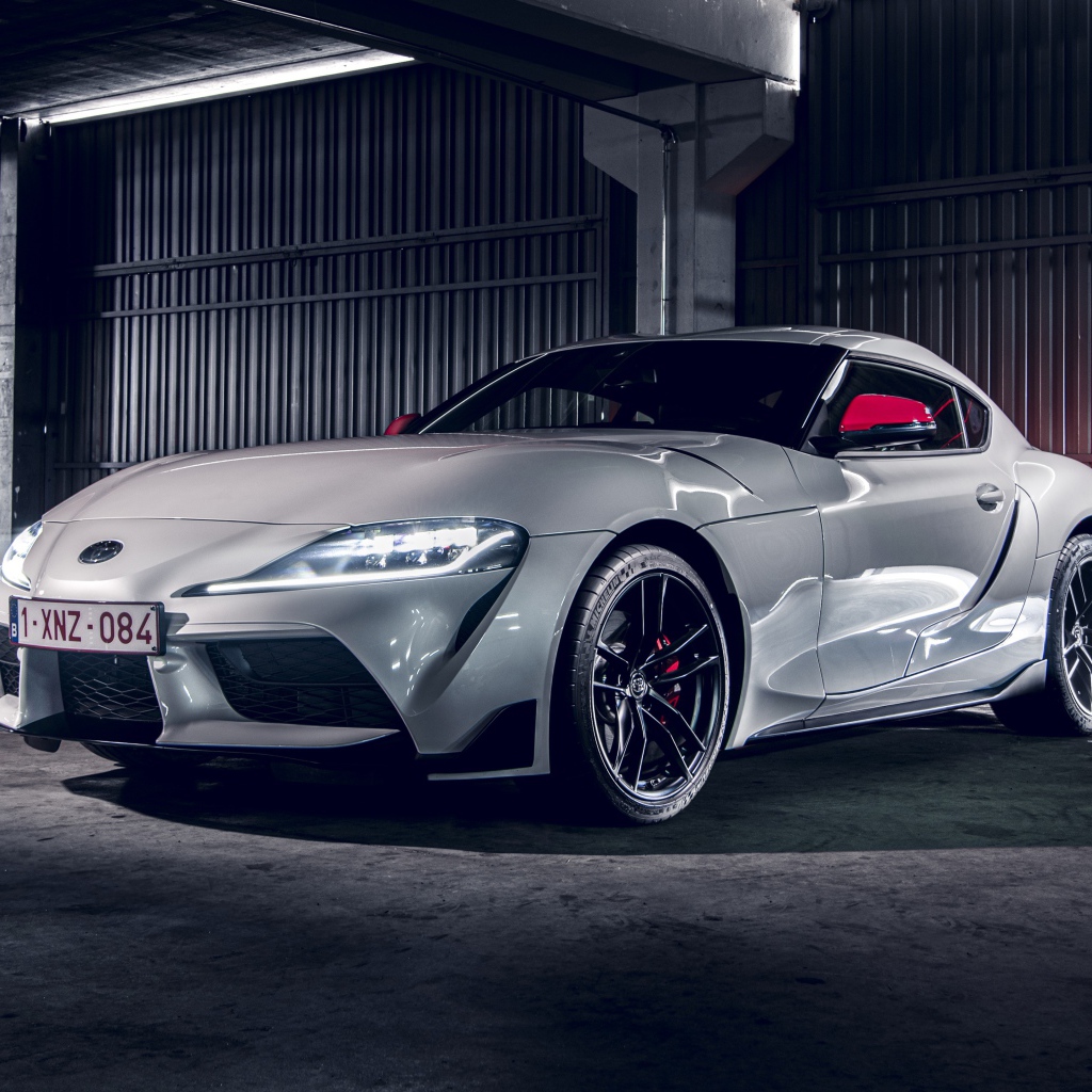 Комфортабельный автомобиль  Toyota GR Supra 2 2020 года на парковке 