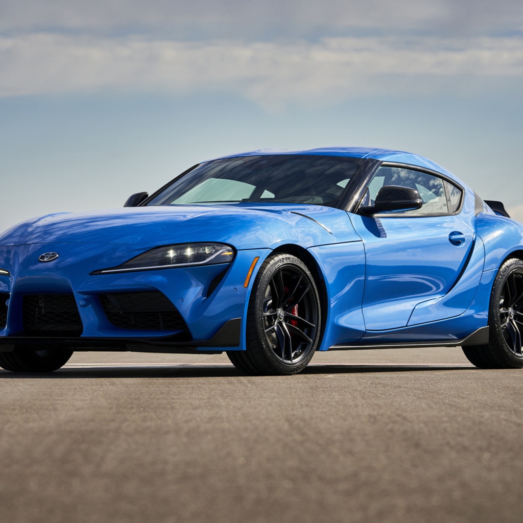 Синий автомобиль Toyota GR Supra A91, 2021 года 