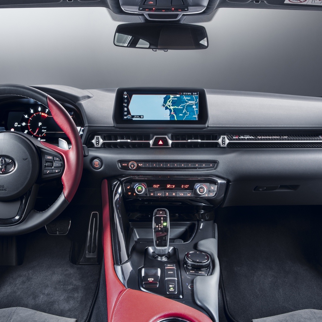 Кожаный салон автомобиля Toyota GR Supra 2L 2020 года