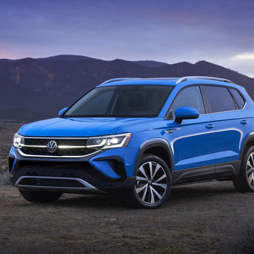 Голубой внедорожник  Volkswagen Taos 2022 года 