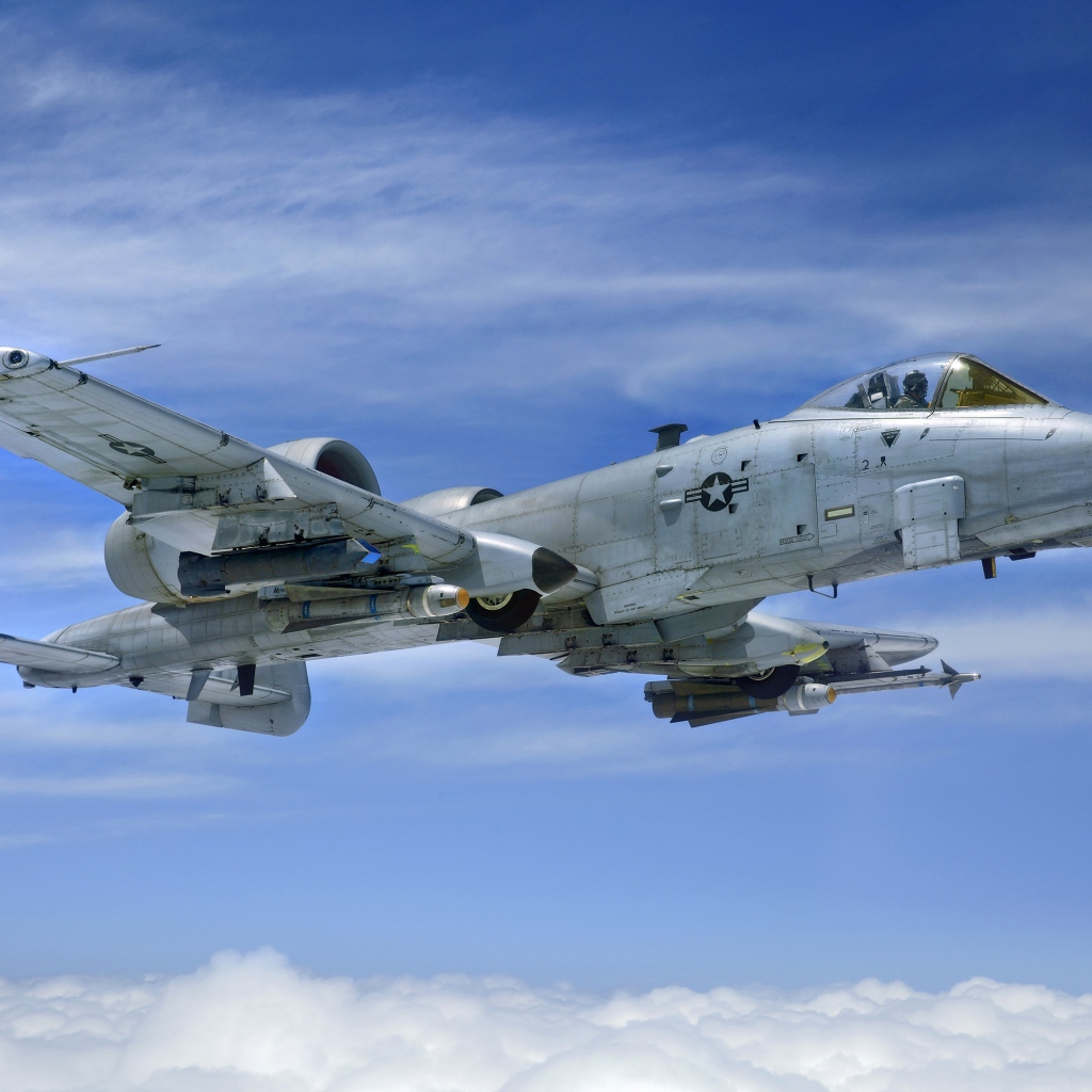 Штурмовик американской авиации A-10 Thunderbolt II AGM-65 Maverick, AIM-9 Sidewinder