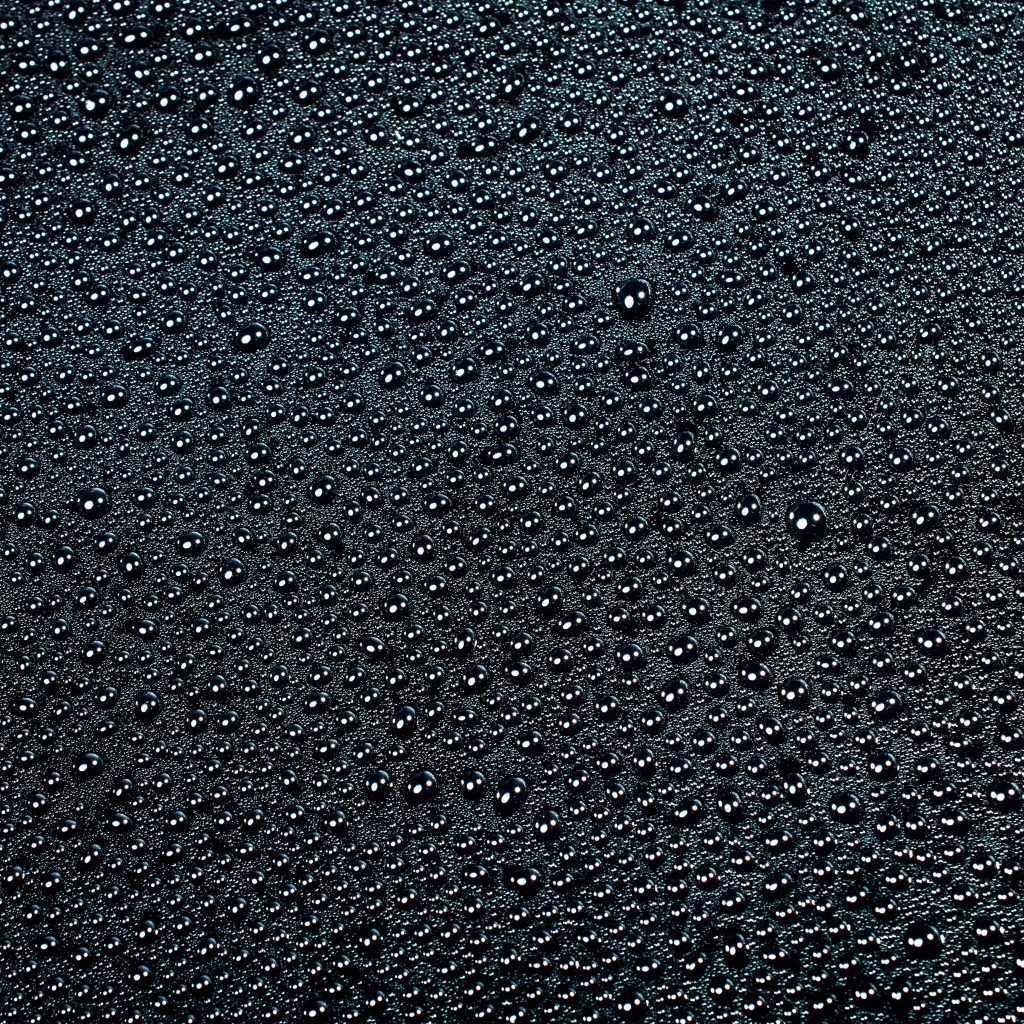 Черный фон с каплями воды 