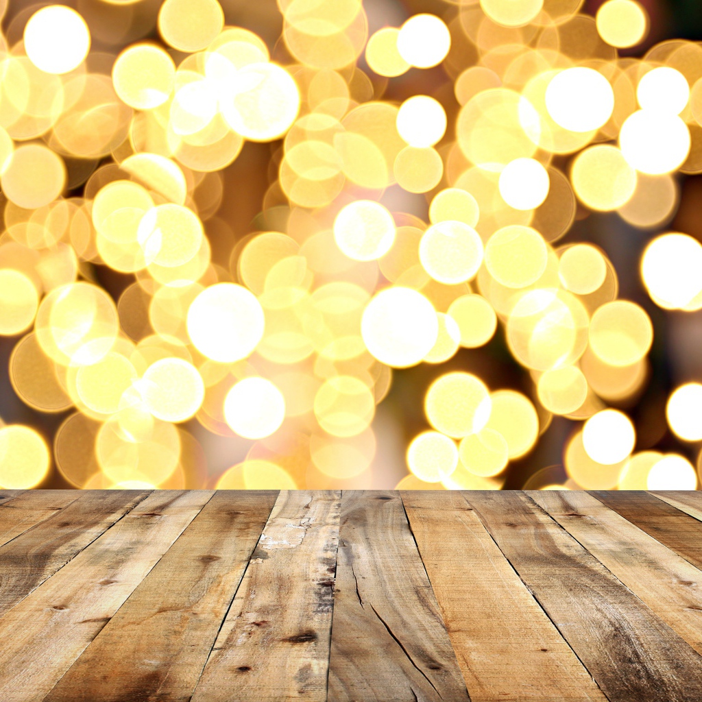 Деревянные доски и золотой фон боке