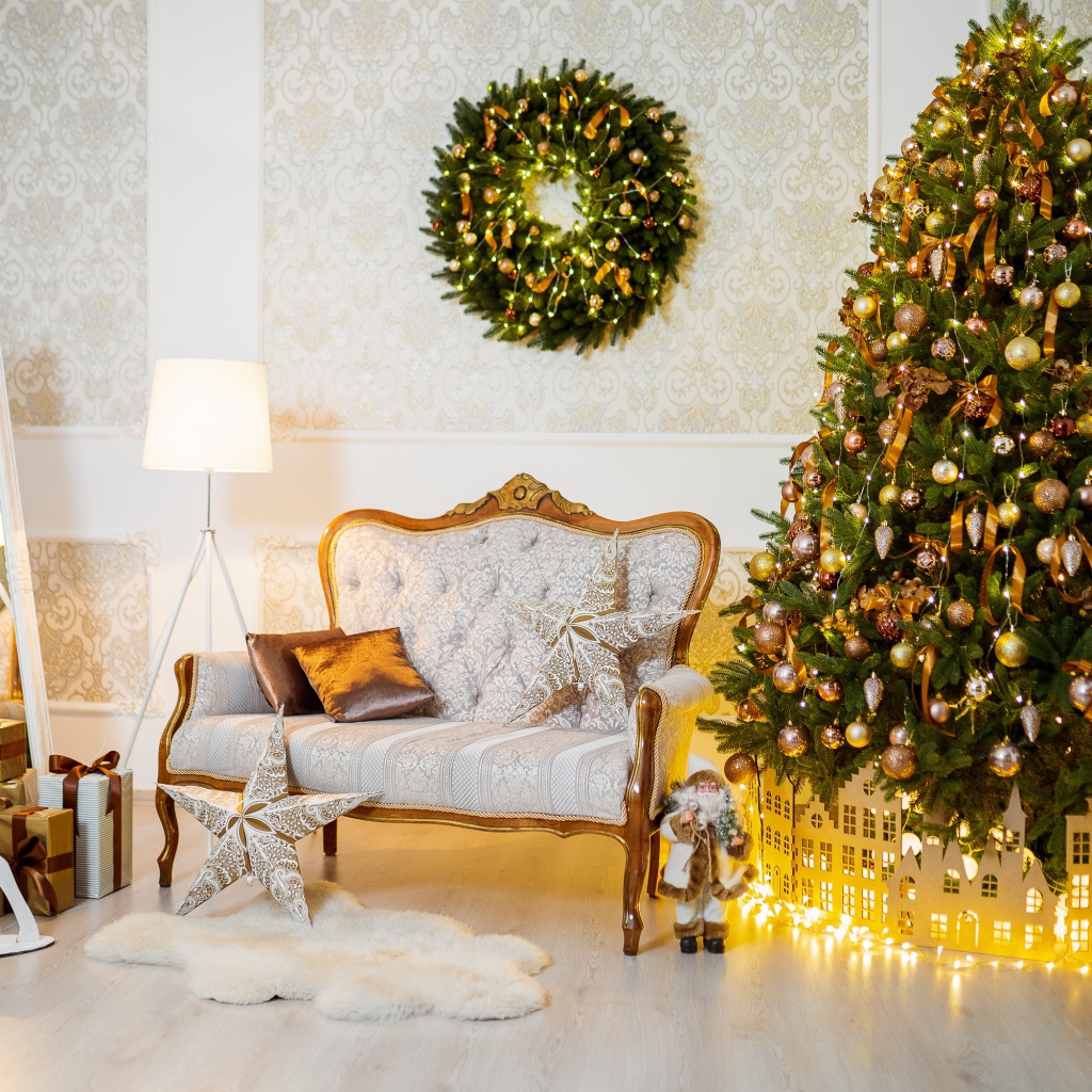 Красивая украшенная к Рождеству комната 