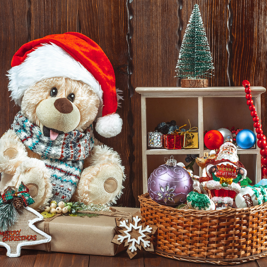 Мишка Тедди с подарками на Рождество 