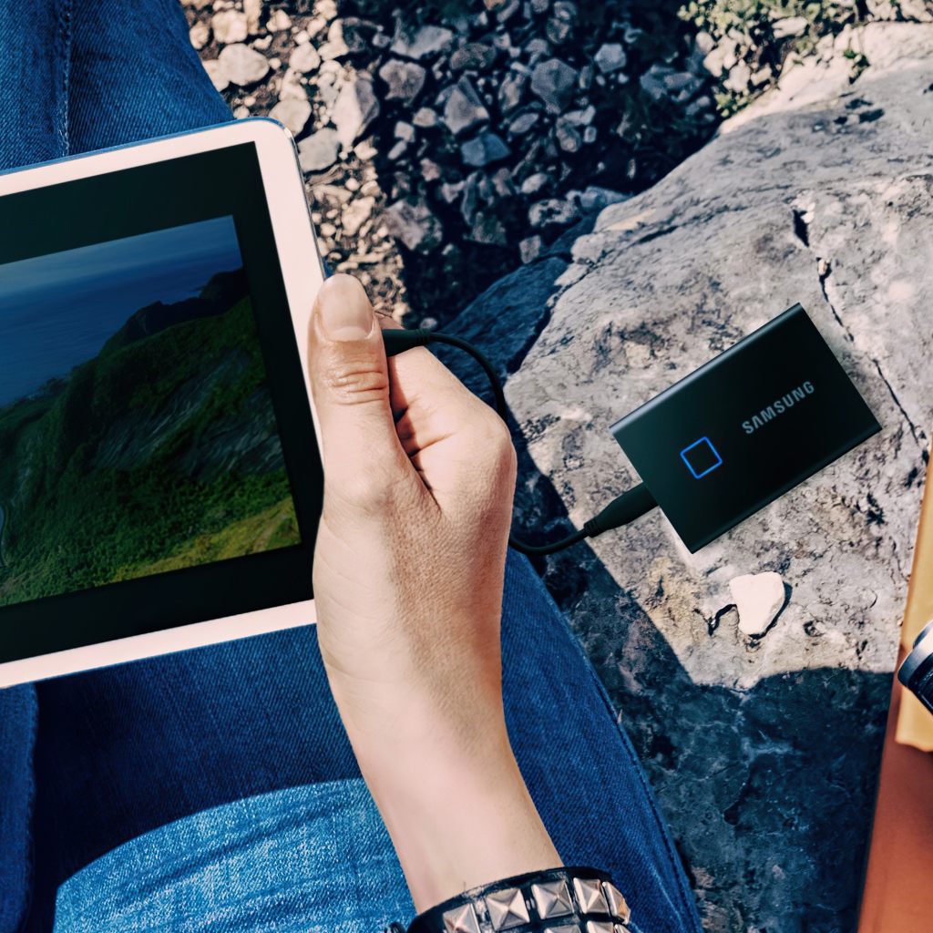 Портативный накопитель Samsung T7 Touch SSD, 2020