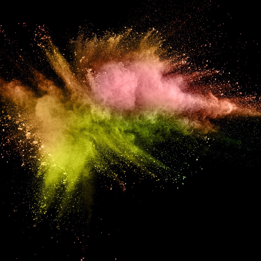 Взрыв разноцветной краски на черном фоне
