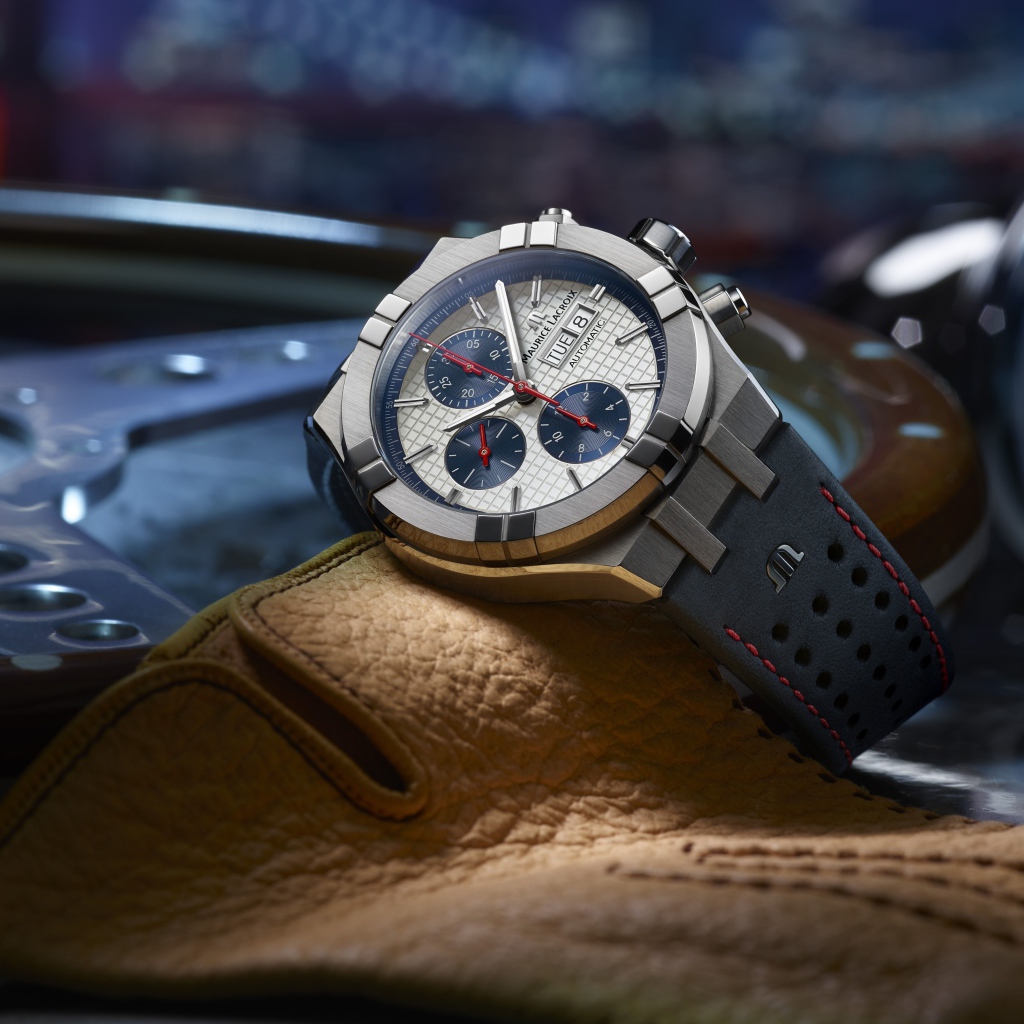 Стильные мужские часы Maurice Lacroi лежит на столе 