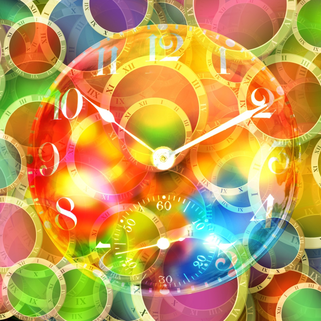 Часы  на необычном фоне