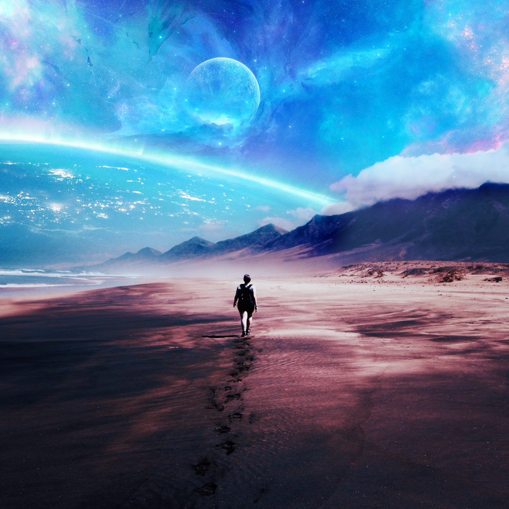 Человек идет по песку на фоне фантастического неба