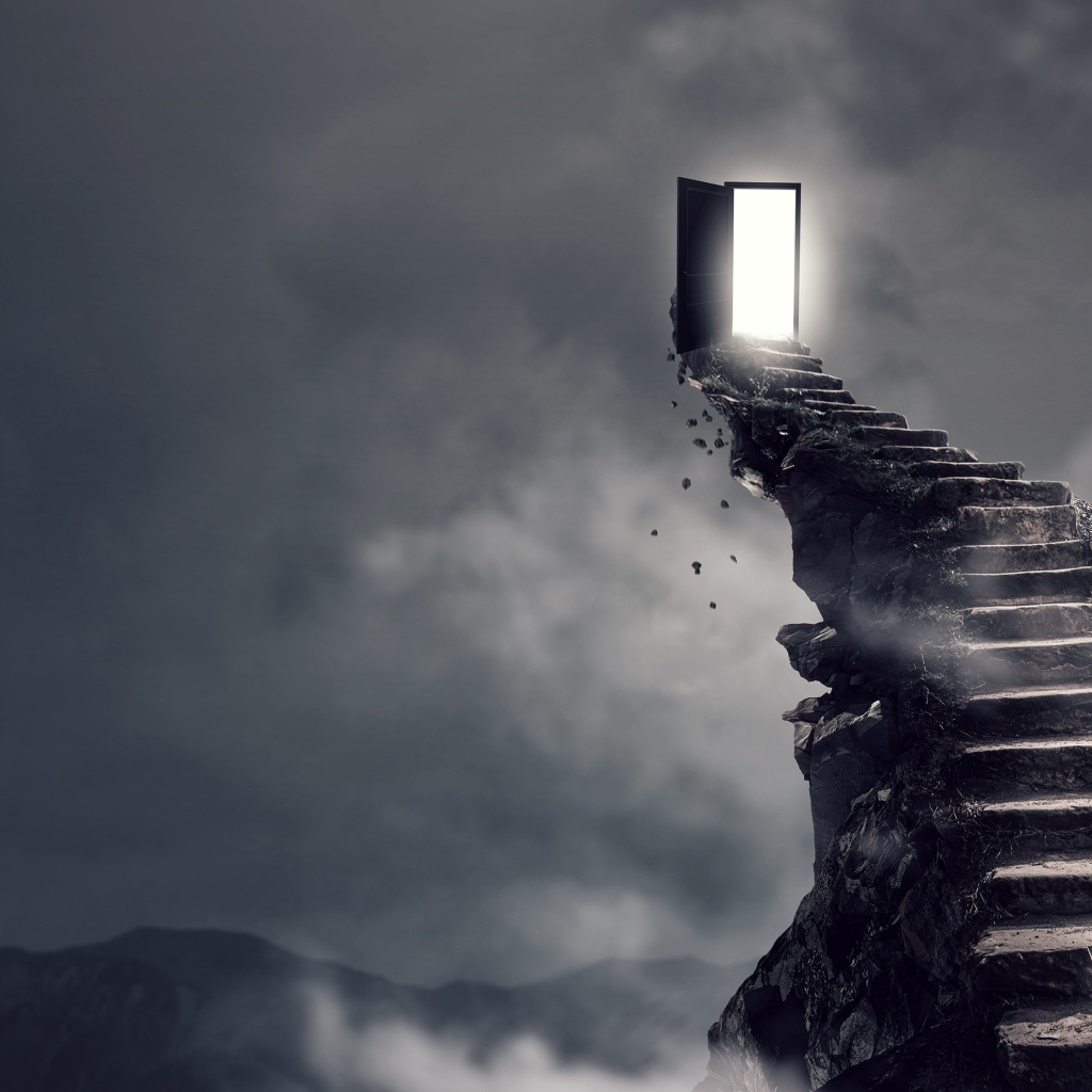 Каменная лестница ведет к двери в небе 