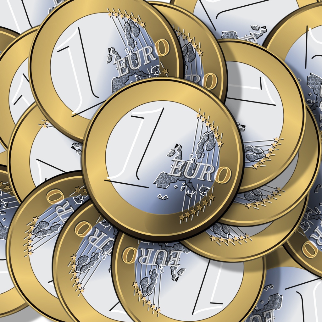 Много монет в один евро крупным планом 