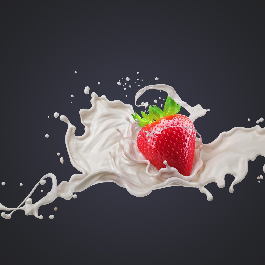 Красная клубника в молоке на сером фоне