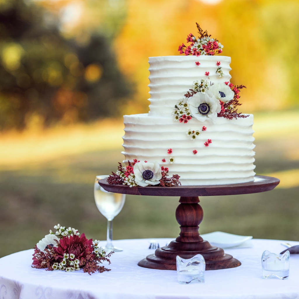 Beautiful wedding cake with flowers