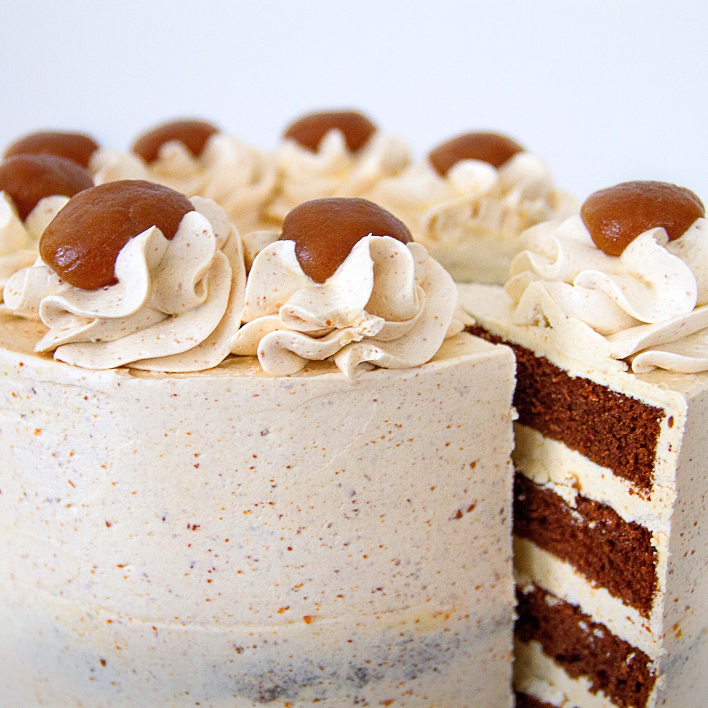 Торт с белым кремом и кофейными коржами 