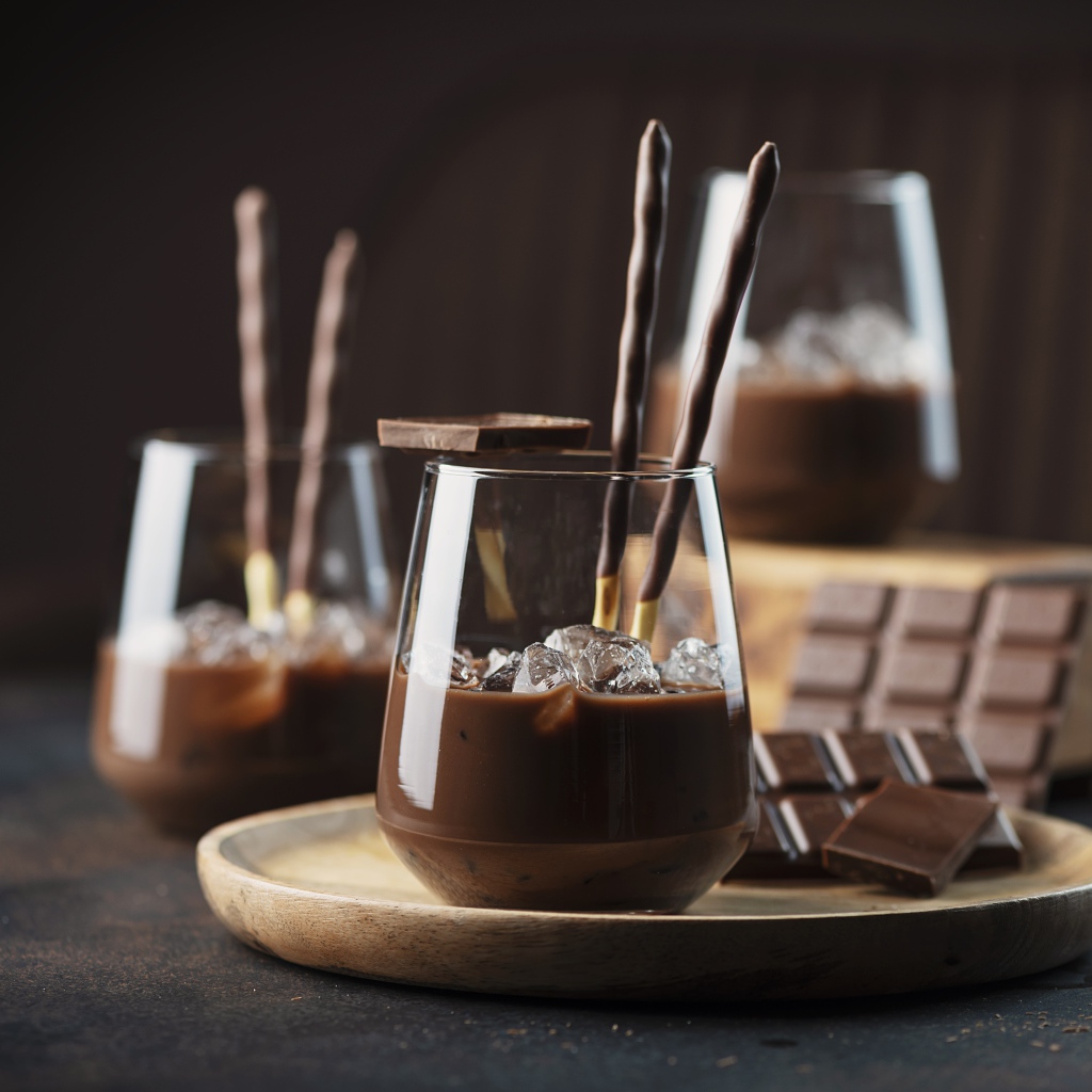 Холодный шоколадный напиток со льдом 