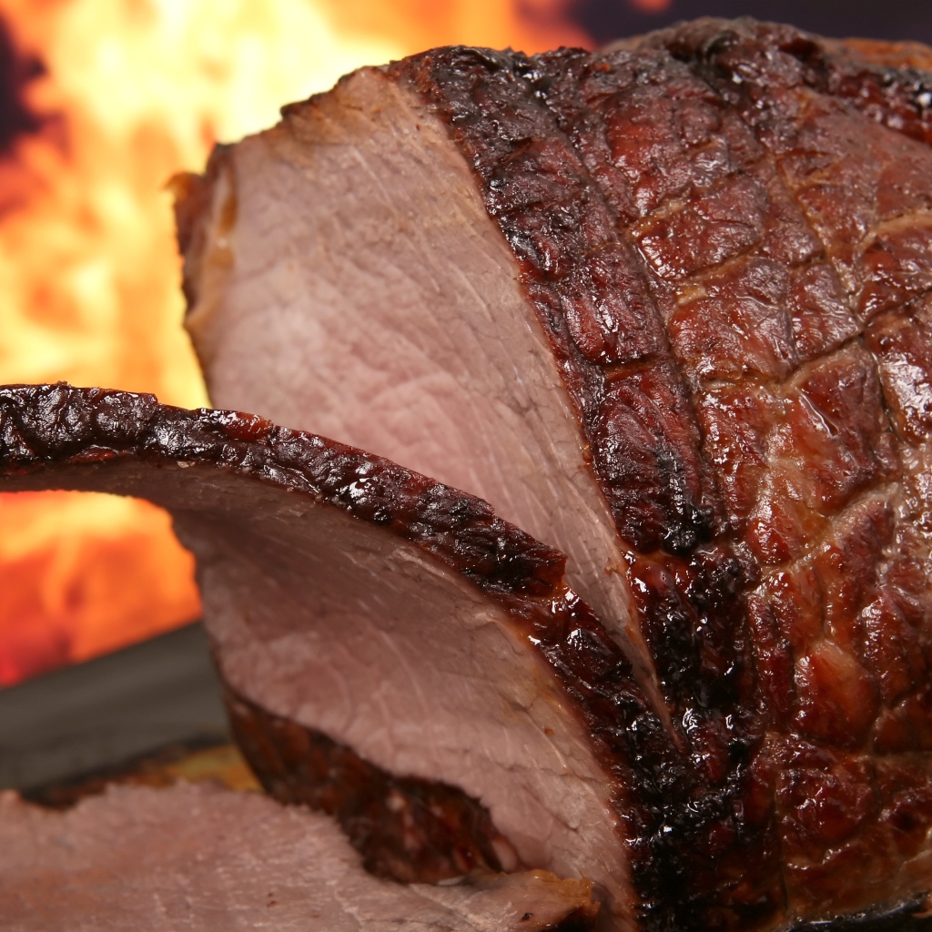 Аппетитный запеченный сочный кусок мяса 