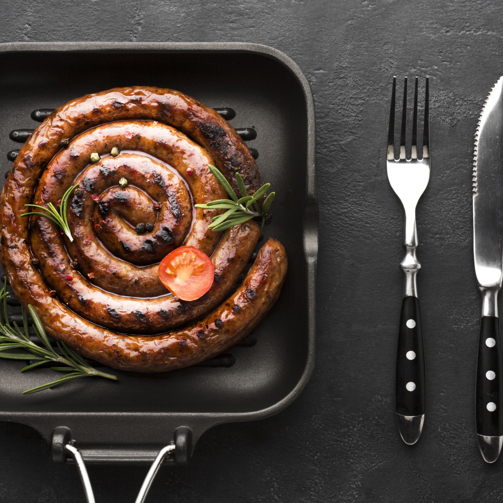 Вкусная запеченная домашняя колбаса на сковороде 