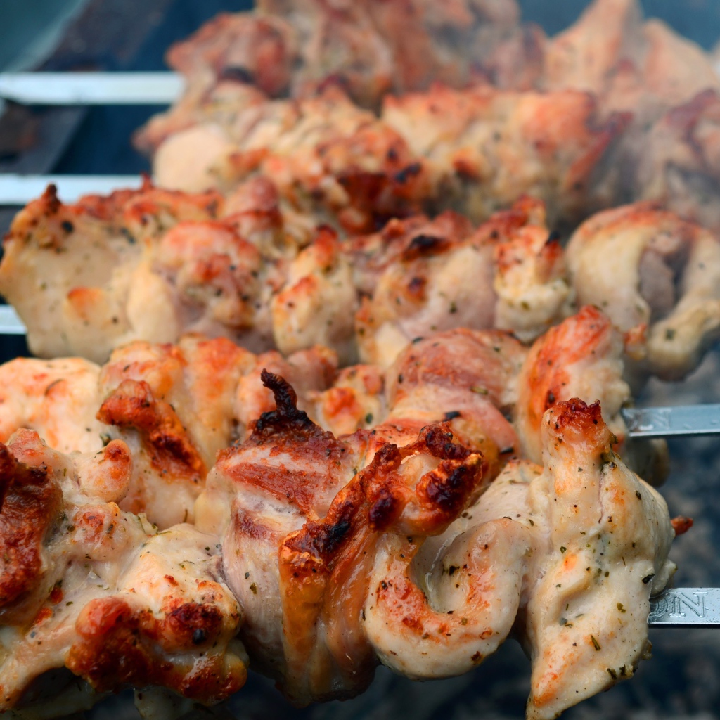 Вкусный шашлык из свинины на мангале 