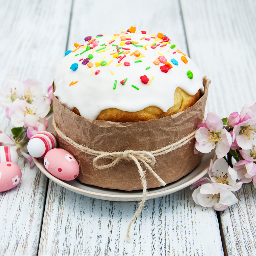 Вкусный кулич с глазурью на Светлый праздник Пасха