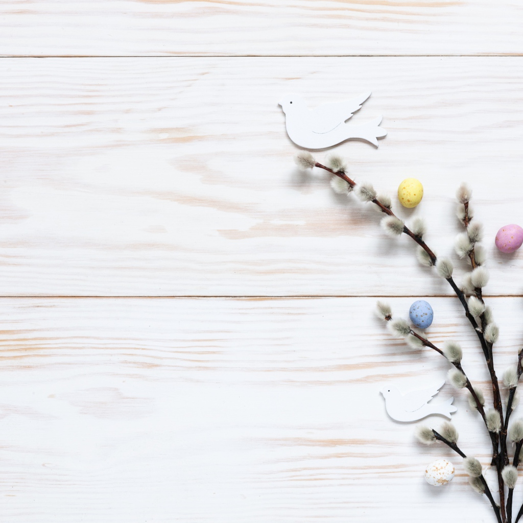 Ветка вербы на столе шаблон для открытки на Пасху 