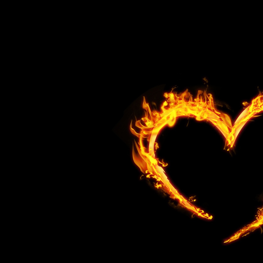 Яркое огненное сердце на черном фоне