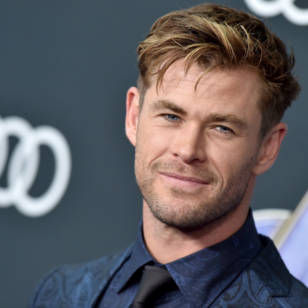 Милая улыбка актера Криса Хемсворта