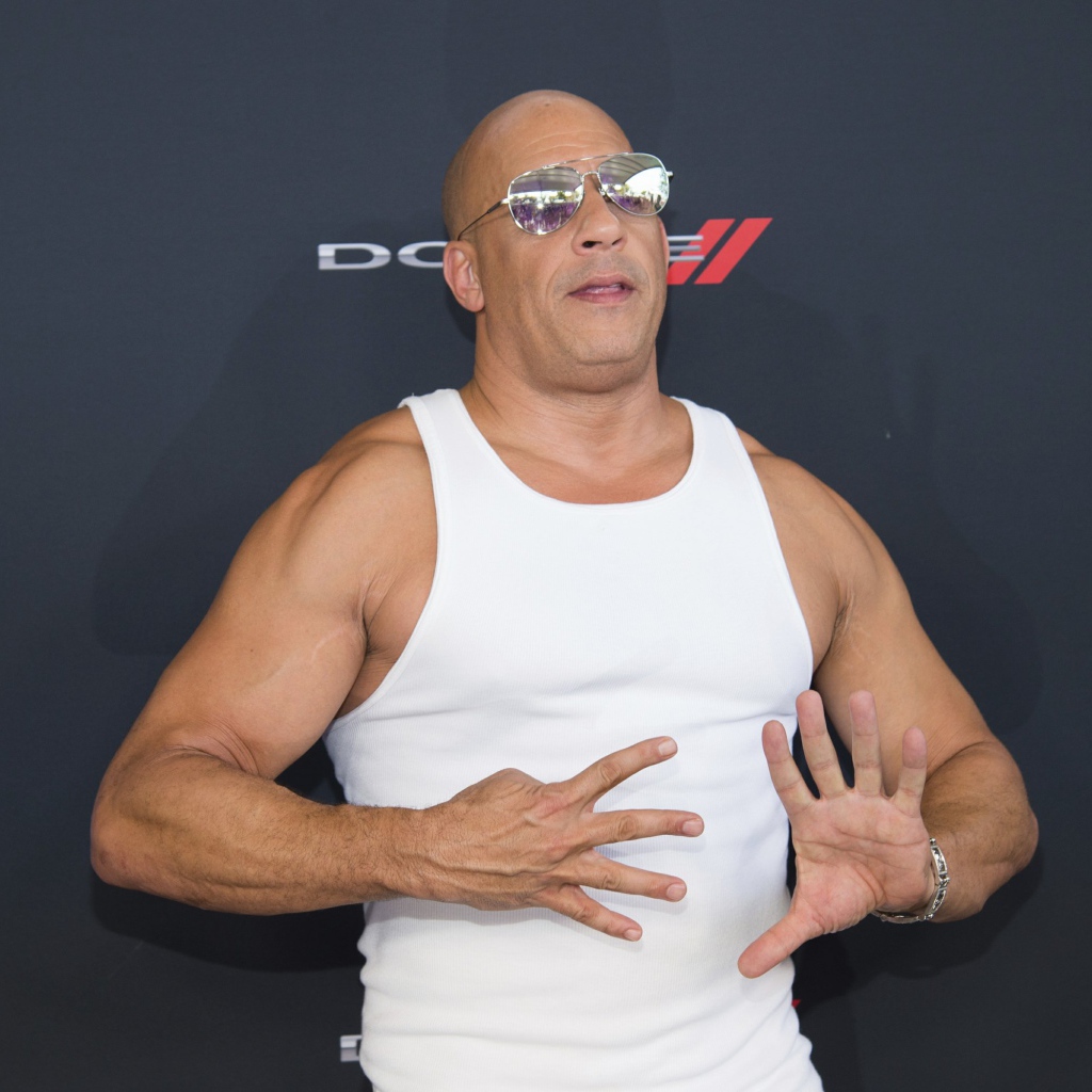 Актер Вин Дизель в белой майке