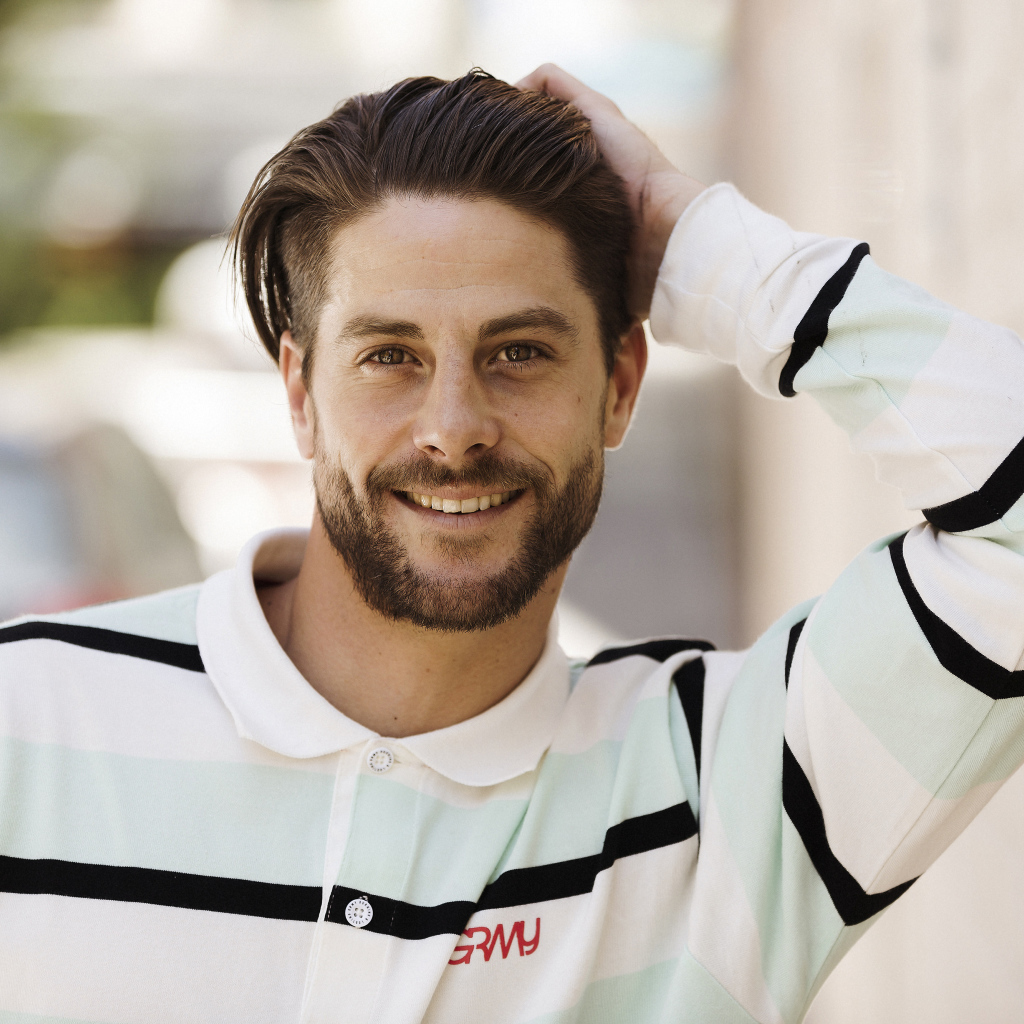 Красивый молодой мужчина, актер Луис Фернандес