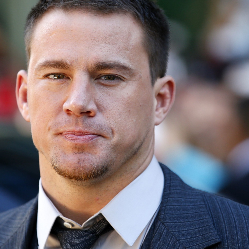 Популярный актер Ченнинг Татум в костюме крупным планом